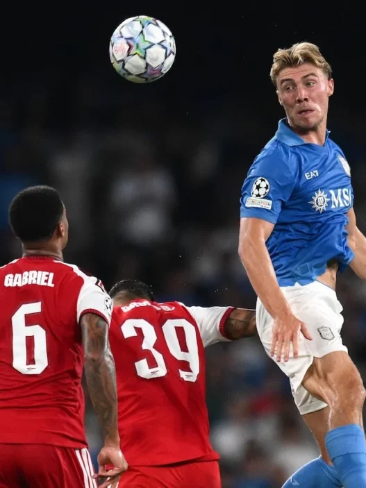 Hojlund: "Mi alleno sui rigori". E sull'occhiataccia: "Fa parte del bello del calcio"