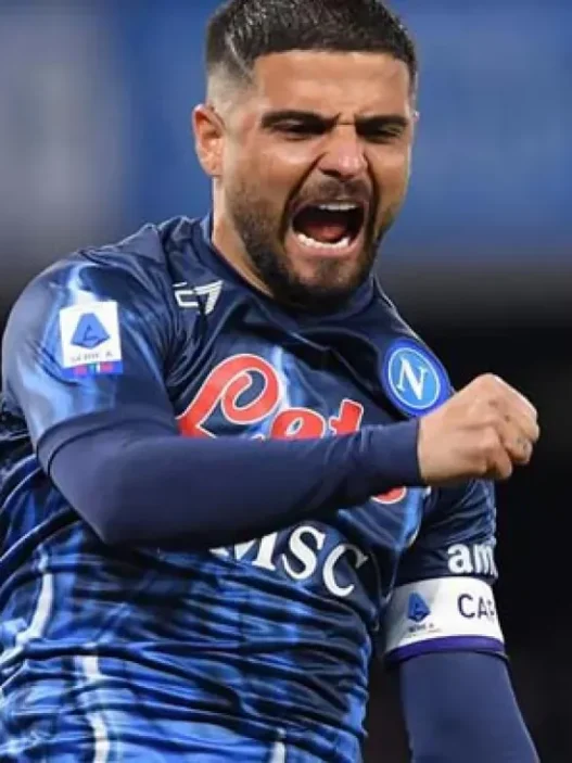 Napoli celebra Insigne: il primo di 122 gol, con l'assist di Pandev