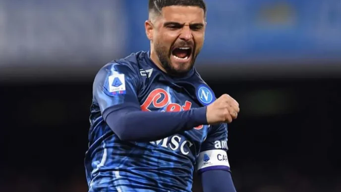 Napoli celebra Insigne: il primo di 122 gol, con l'assist di Pandev