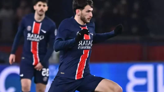 PSG, trattative per il rinnovo di Kvaratskhelia: più soldi e clausola speciale