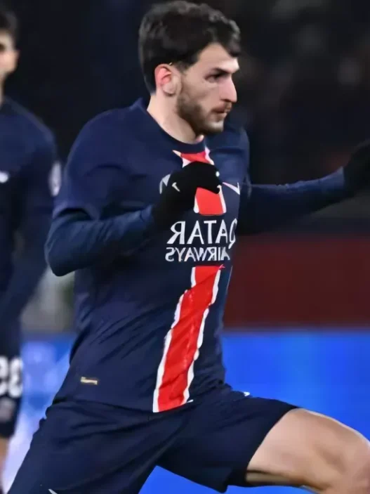 PSG, trattative per il rinnovo di Kvaratskhelia: più soldi e clausola speciale