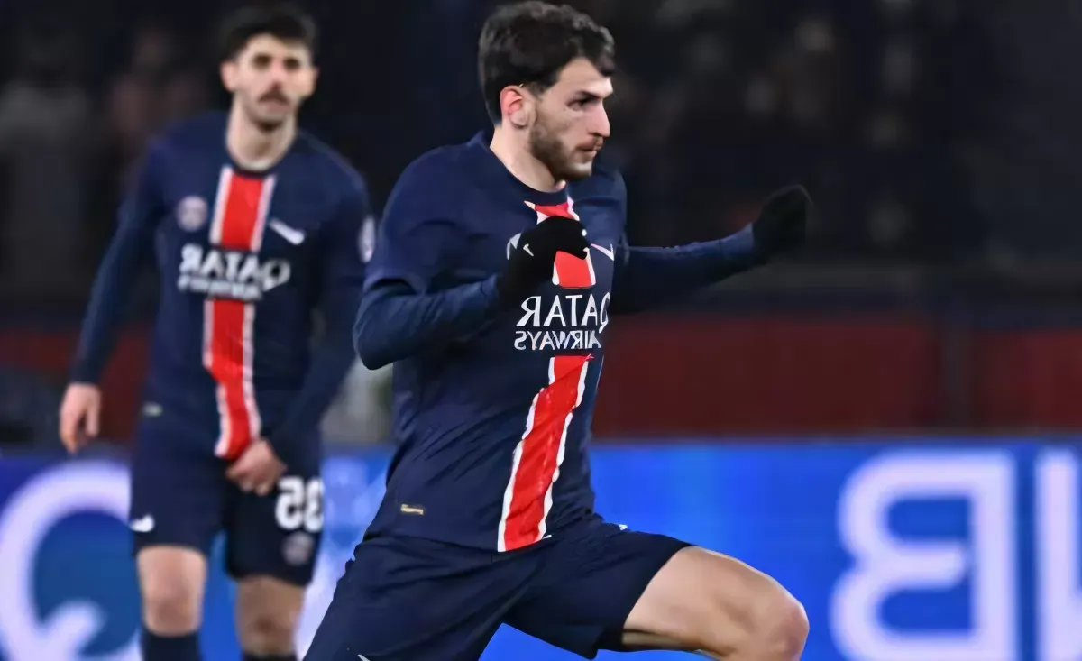 PSG, trattative per il rinnovo di Kvaratskhelia: più soldi e clausola speciale