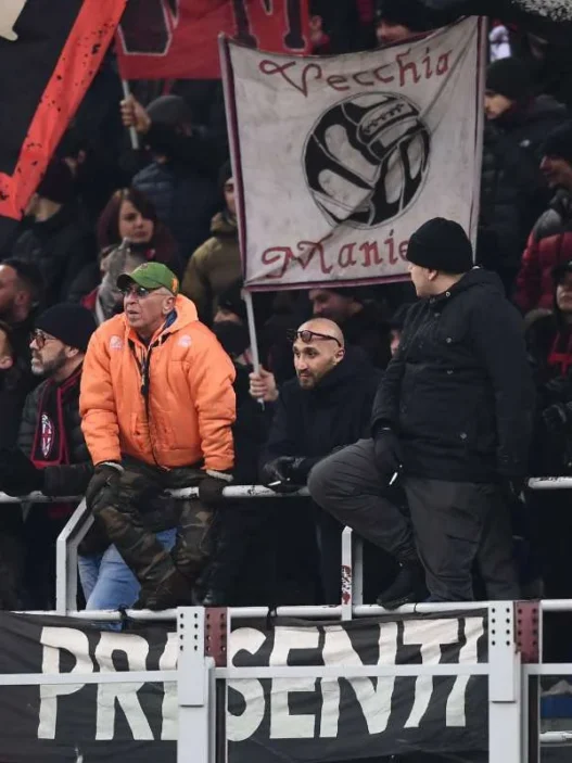 De Laurentiis contro gli ultras: "Radici mafiose, come l'Inter"