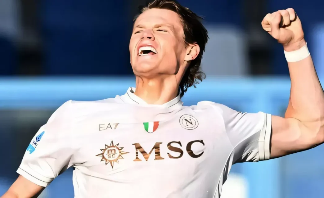 McTominay nella Top 11 Serie A, Napoli celebra il suo "Midfielder of the season"