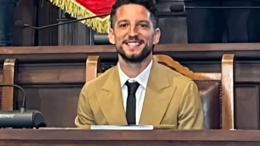 Napoli-Arsenal: Dries Mertens a bordocampo per la sfida di Champions