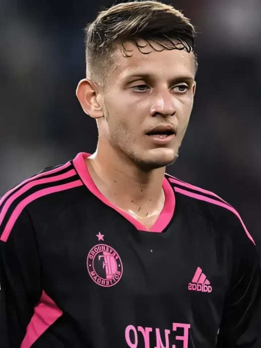 Napoli, Sebastian Szymanski nel mirino del DS Manna