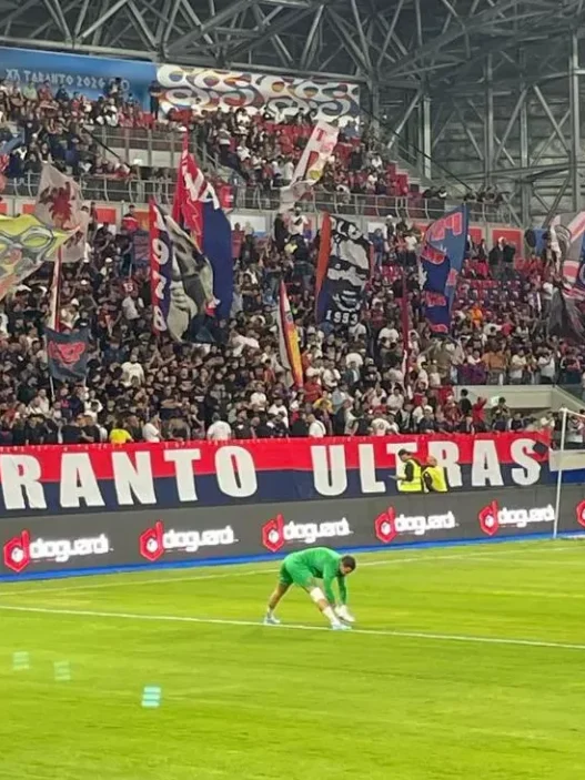 Taranto da record: 13.000 tifosi per l'Eccellenza. "Vi aspettiamo", da Napoli