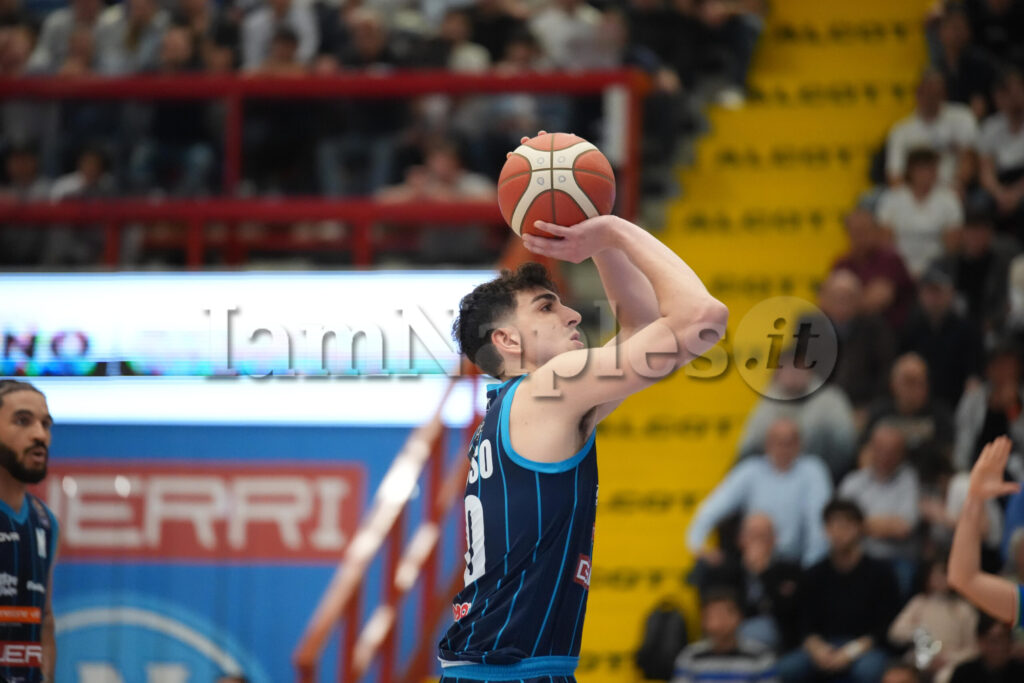 Acqua San Bernardo Cantù-Napoli: Flagg protagonista nel primo quarto