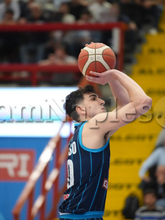 Acqua San Bernardo Cantù-Napoli: Flagg protagonista nel primo quarto