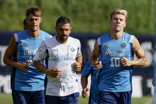 Napoli, Allegri valuta staffetta Hojlund-Lucca per il tour de force