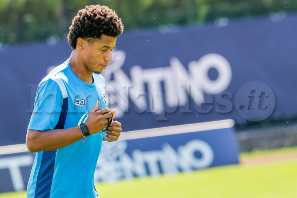 Napoli, David Neres: lesione di basso grado alla coscia destra