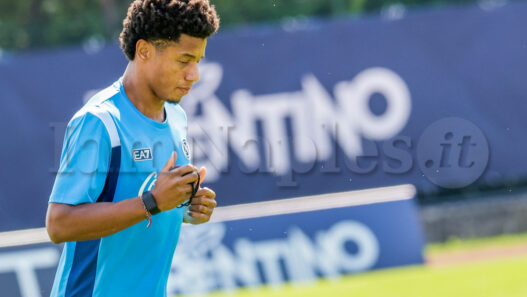 Napoli, David Neres: lesione di basso grado alla coscia destra