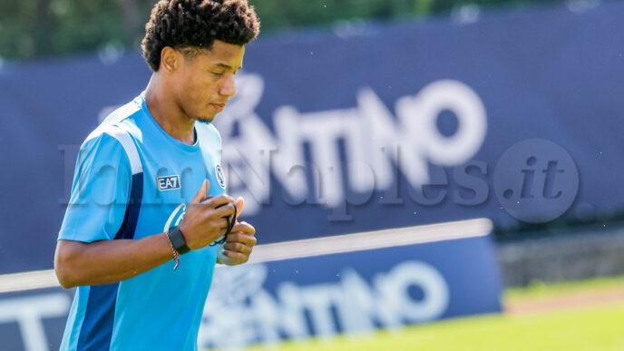 Napoli, David Neres: lesione di basso grado alla coscia destra
