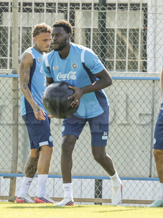 Napoli-Frosinone, possibile esordio per Badiashile al Maradona