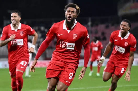 Napoli, interesse per Varela del Monza