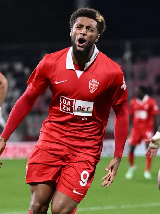 Napoli, interesse per Varela del Monza