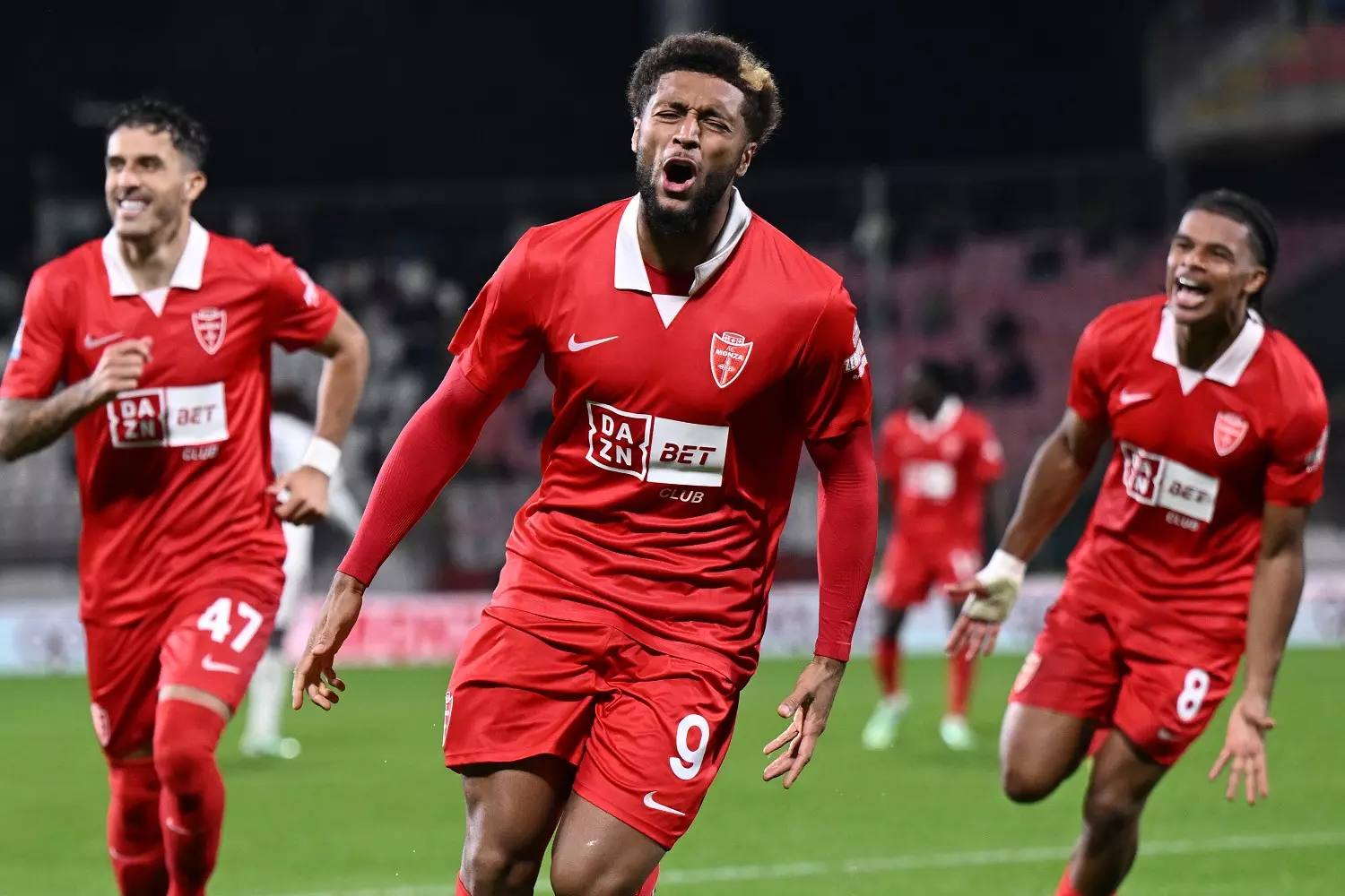 Napoli, interesse per Varela del Monza