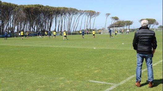Sorpresa De Laurentiis a Castel Volturno: incontro con Allegri
