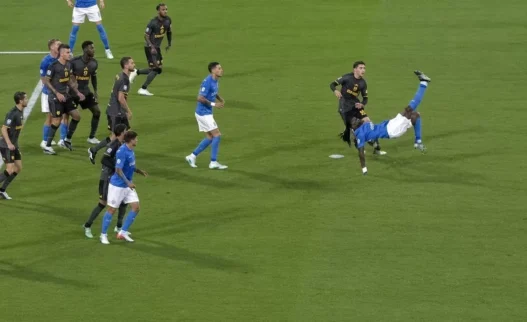 Anguissa, gol in rovesciata che stupisce Badiashile