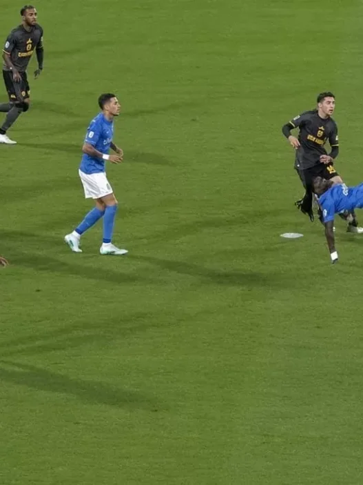 Anguissa, gol in rovesciata che stupisce Badiashile