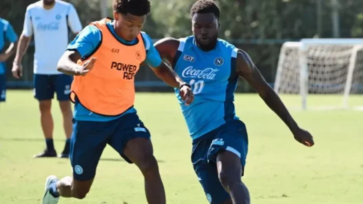 Neres, grinta da difensore in allenamento prima di Napoli-Frosinone