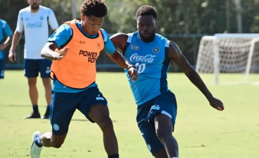 Neres, grinta da difensore in allenamento prima di Napoli-Frosinone