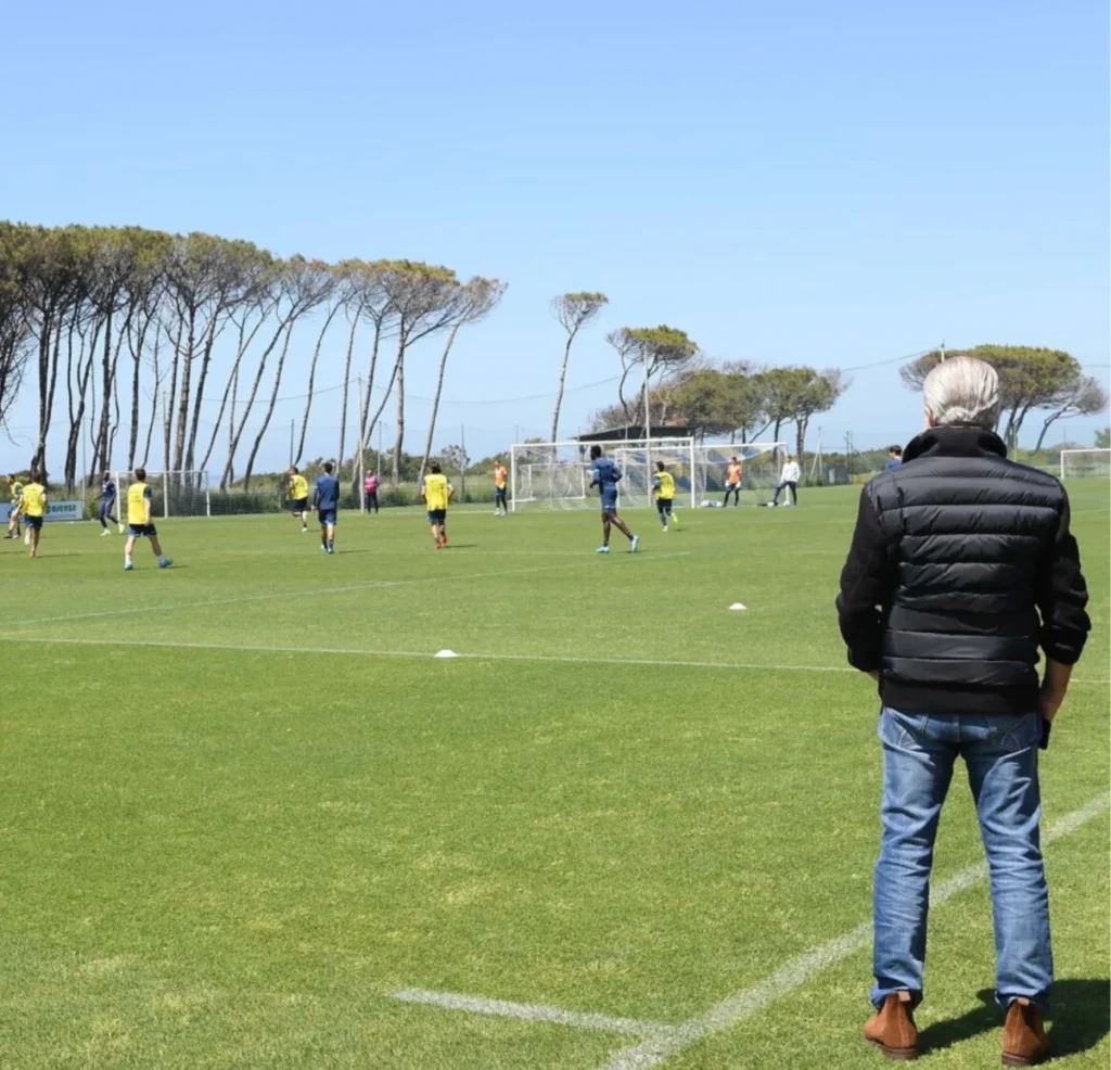 Rifiuti nel campo da golf vicino al centro sportivo del Napoli: sequestro a Castel Volturno