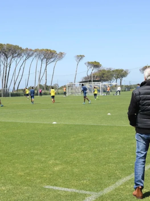 Rifiuti nel campo da golf vicino al centro sportivo del Napoli: sequestro a Castel Volturno