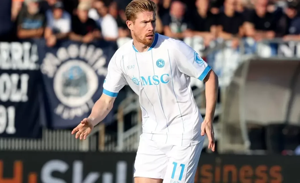 De Bruyne, un "Tonino" irritante: il paragone con Lello Arena