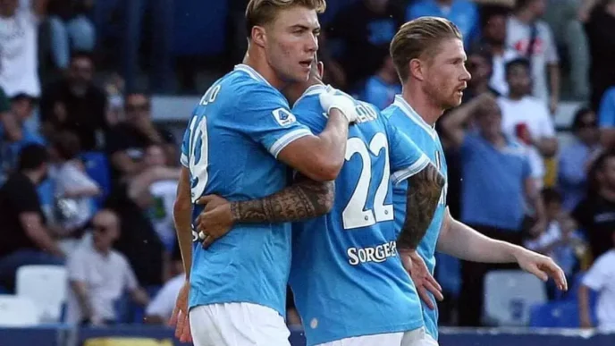 Hojlund e De Bruyne: nazionali d'oro, Napoli in ombra