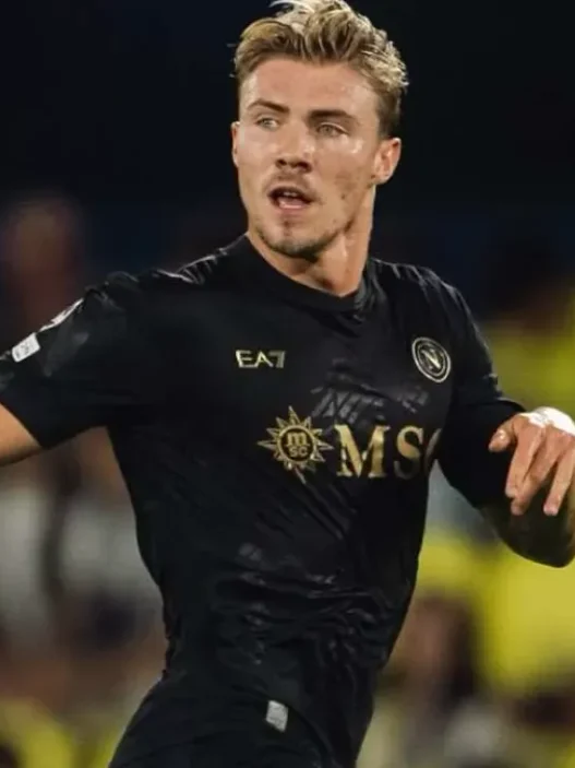 Noa Lang, labiale a Hojlund: "Passamela". Allegri furioso
