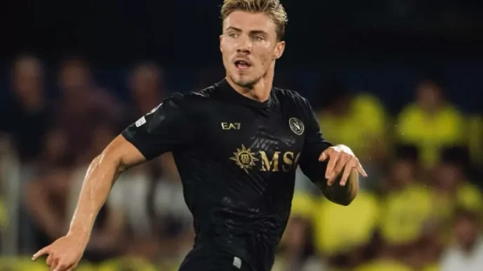 Hojlund, gol e un sussurro da Di Lorenzo: il Napoli in vantaggio