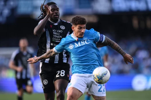 Mercato Napoli: a gennaio centrocampista e attaccante, per l'estate Solet
