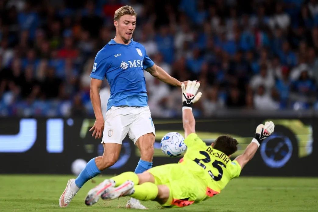 Napoli, sprechi offensivi e difesa in affanno: il punto di Modugno