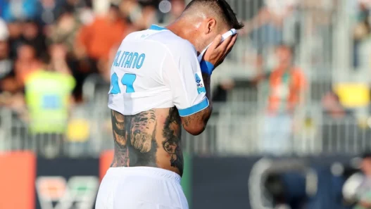 Napoli, crisi profonda: società ferma sul mercato, squadra svuotata