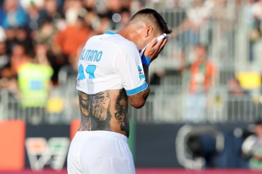 Napoli, crisi profonda: società ferma sul mercato, squadra svuotata