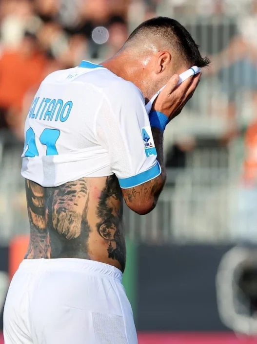 Napoli, crisi profonda: società ferma sul mercato, squadra svuotata