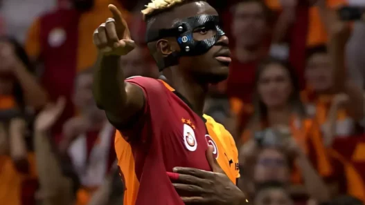 Osimhen, doppietta nel derby: mercato Chelsea su di lui