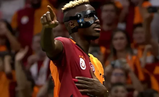 Osimhen, doppietta nel derby: mercato Chelsea su di lui