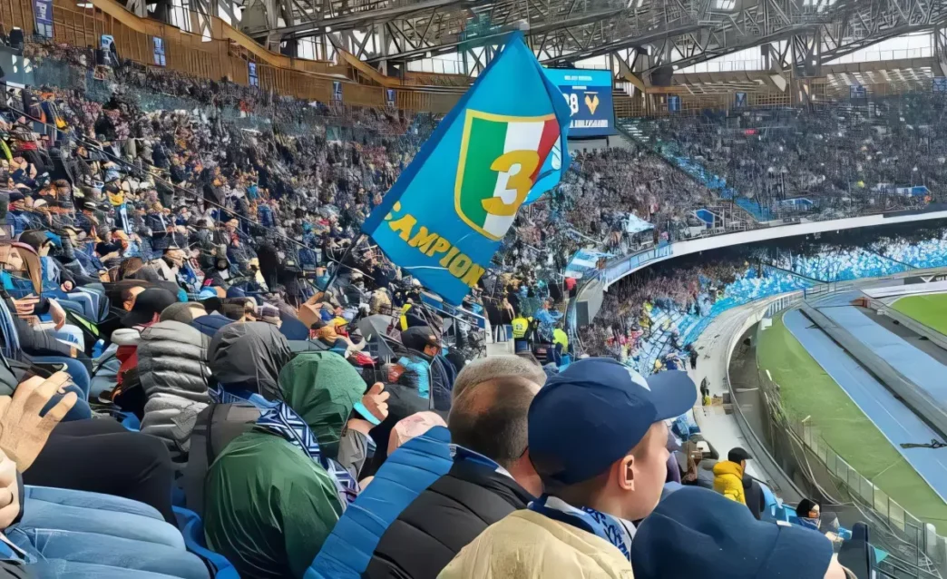 Tifosi al patron De Laurentiis: "Biglietti a 10 euro per i bambini?"