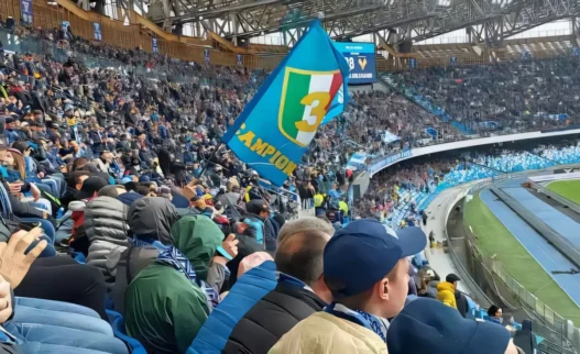 Tifosi al patron De Laurentiis: "Biglietti a 10 euro per i bambini?"