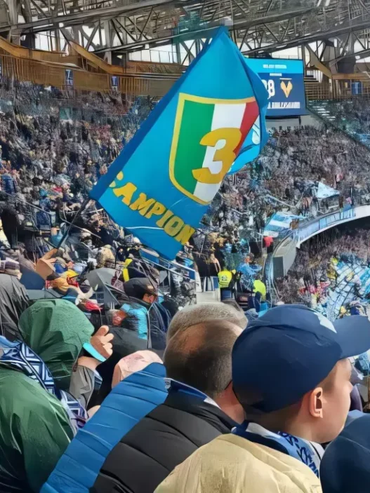 Tifosi al patron De Laurentiis: "Biglietti a 10 euro per i bambini?"
